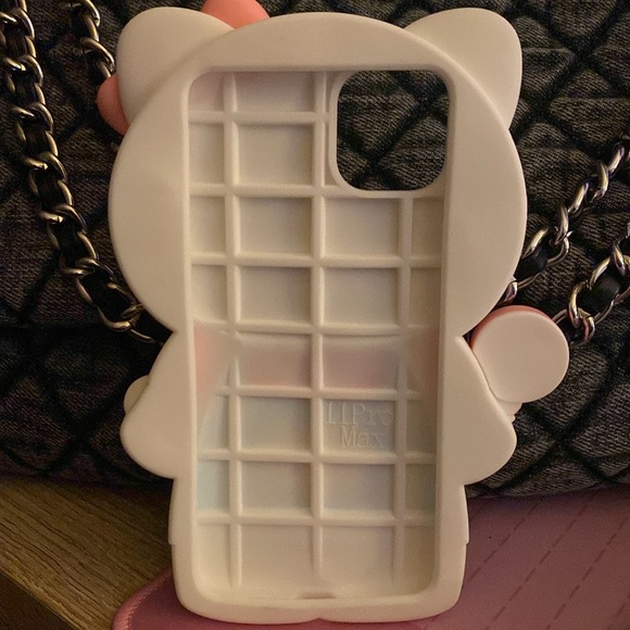 Never used hello kitty iPhone 11 Pro Max 6.5 case - Picture 2 of 4